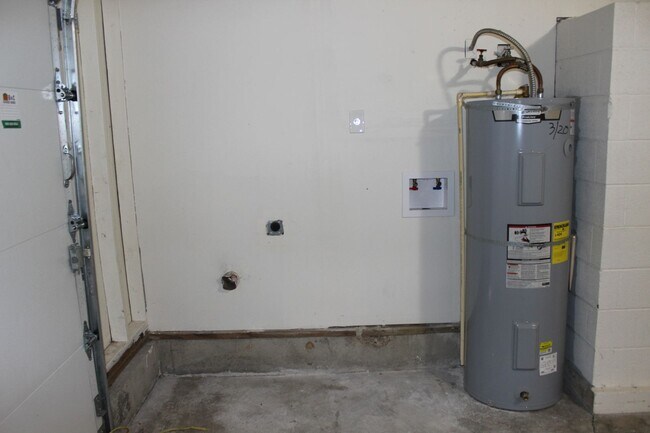 Building Photo - 4 bedroom house