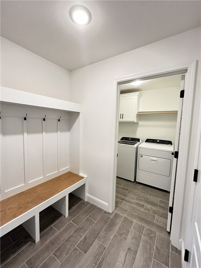Building Photo - 2060 Periwinkle Pl