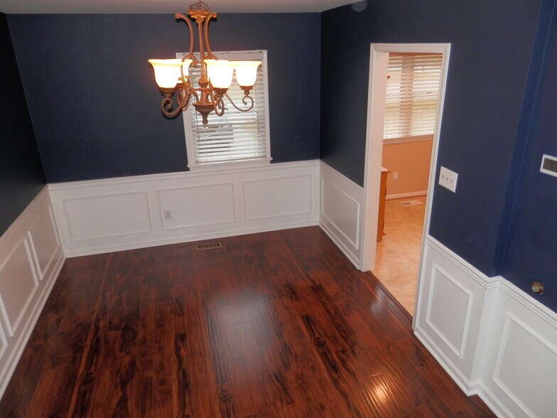 Building Photo - 3201 Bridlewood Dr