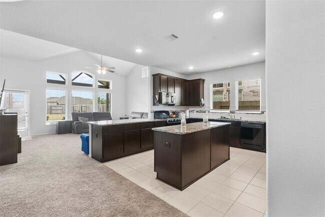 Building Photo - 2405 Bayrose Dr