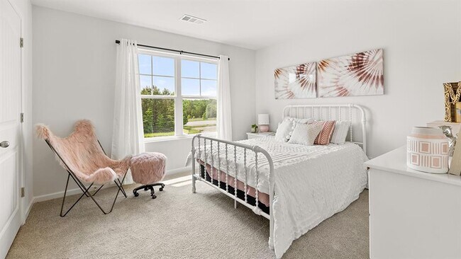 Building Photo - 127 Landsdowne Way SE