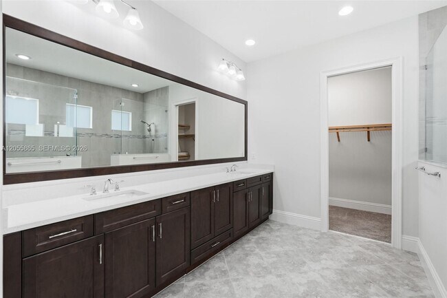 Building Photo - 4662 Estates Cir