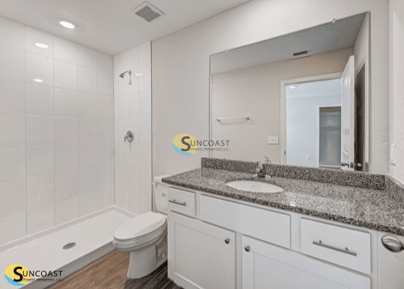 Building Photo - 9588 Hood Rd