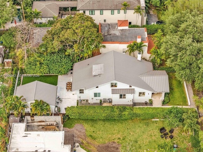 Building Photo - 320 NE 88th St