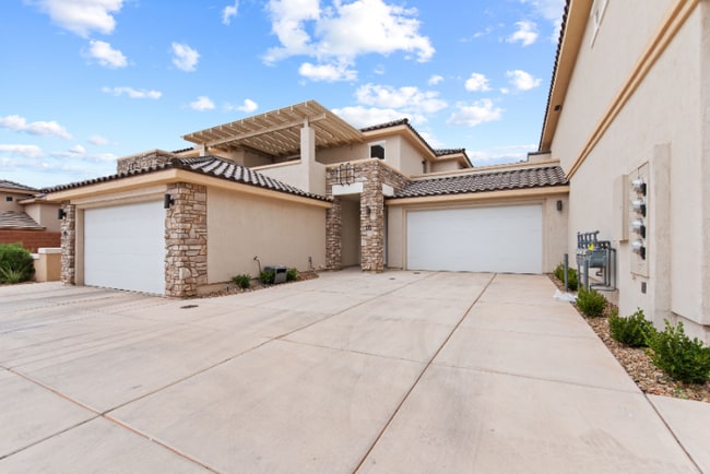 Building Photo - 140 W Center St