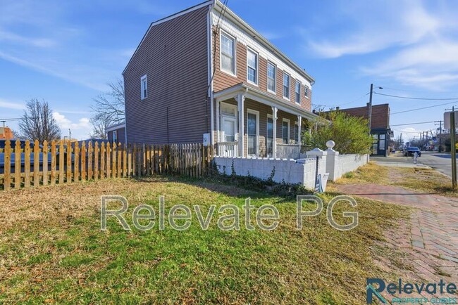 Building Photo - 2820 Q St