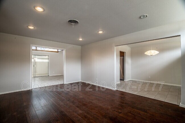 Building Photo - 2622 Hopeton Dr