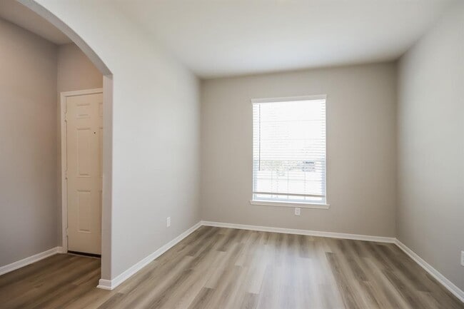 Building Photo - 25381 Cypress Bend Dr