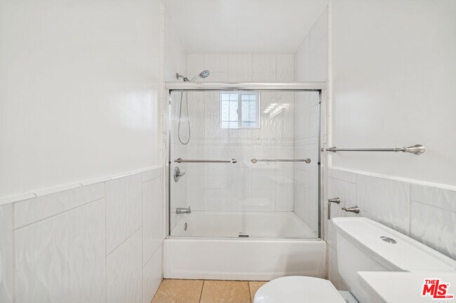 Building Photo - 112 S Detroit St