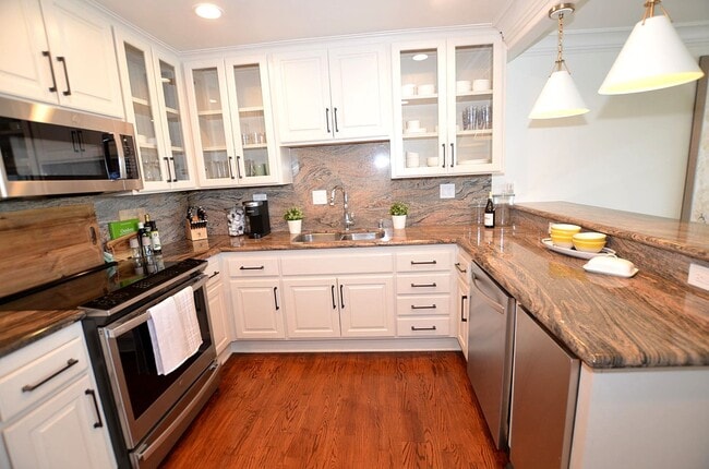 Building Photo - 3 Bedroom 2 bath Vacation Rental.