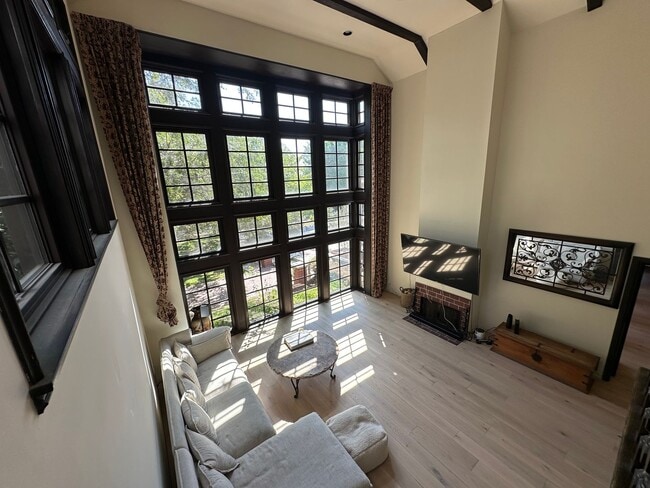 Building Photo - SPACIOUS MANSION WITH 2 PRIVATE ROOMS *FOR...
