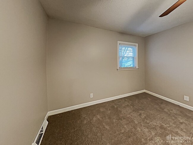 Building Photo - 839 Lundy Ln