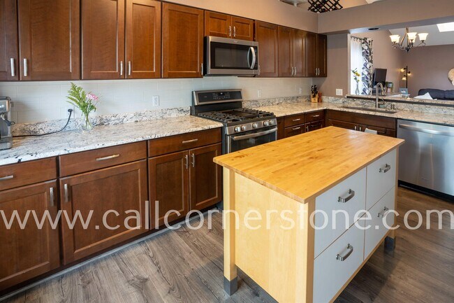 Building Photo - 6950 Highland Vista Dr