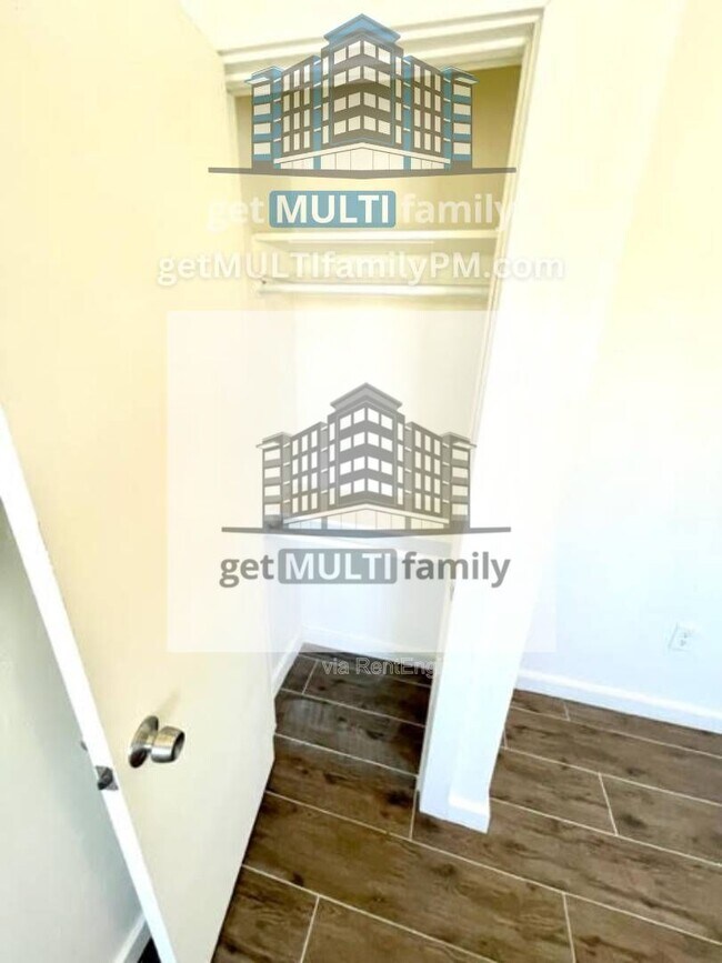 Building Photo - 1402 E McKinley St
