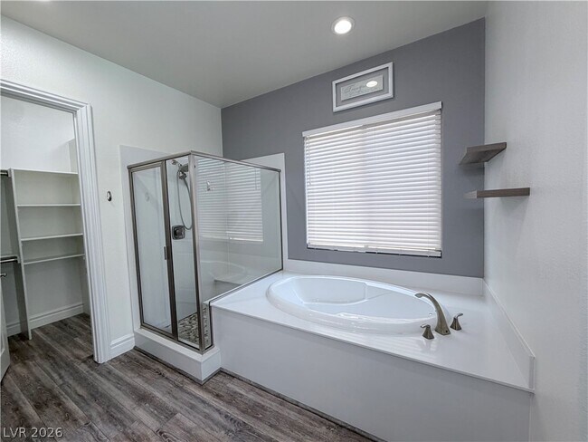 Building Photo - 9936 Wildhorse Cyn Ave
