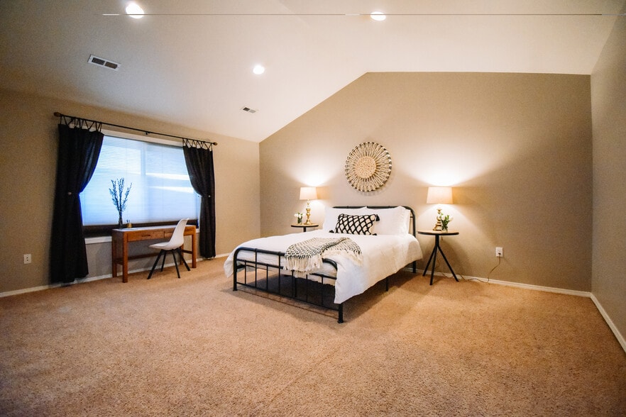 Master Bedroom - 3204 N SMITH ST
