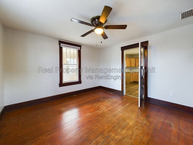Building Photo - 2408 Poplar St