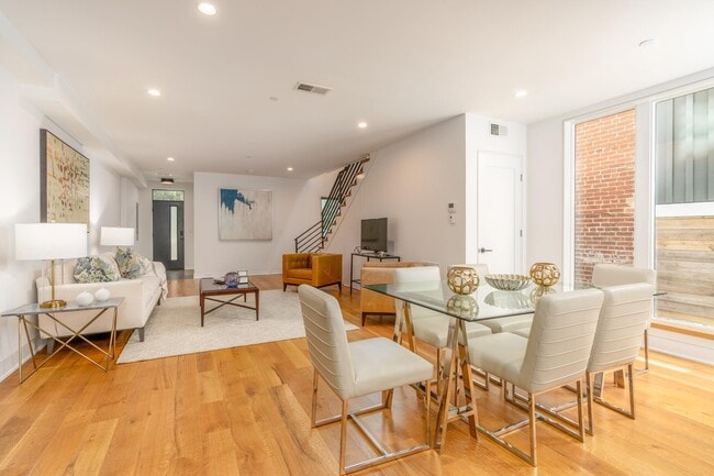 Building Photo - 103 17th St SE