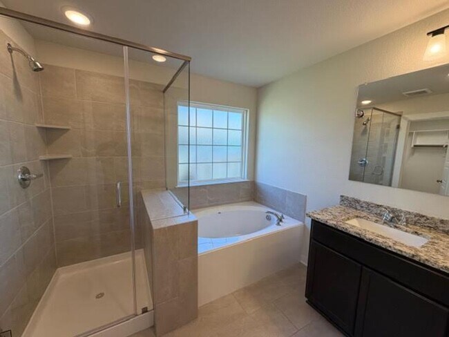 Building Photo - New Build in China Spring