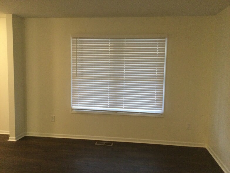 Building Photo - 7885 Butterfield Ln