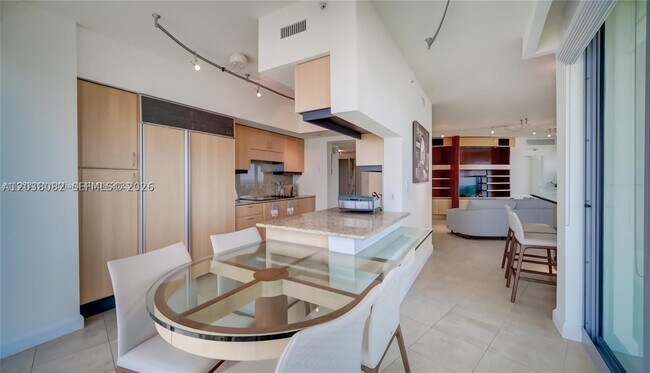 Building Photo - 1455 Ocean 902