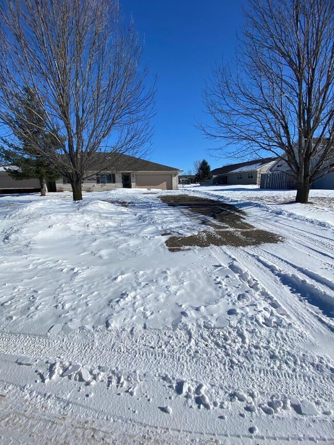 Building Photo - 1451 Summit St