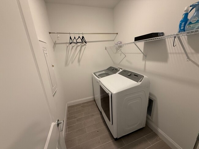 Building Photo - 16 Samantha Ct