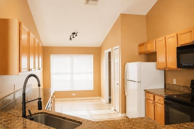 Building Photo - 145 Thornbury Dr