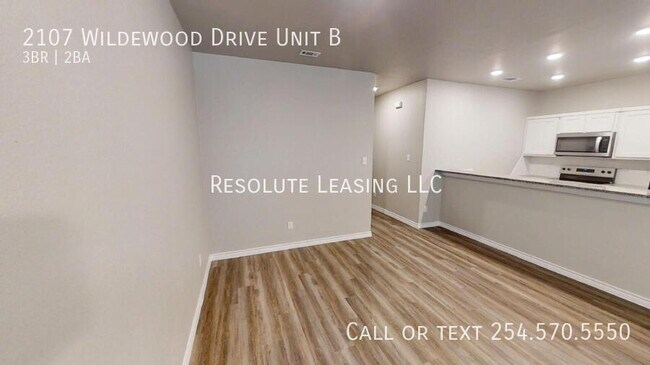 Building Photo - 2107 Wildewood Dr