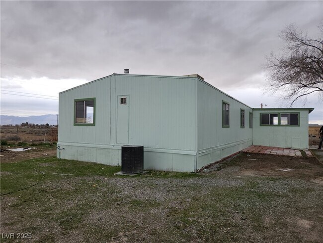 Building Photo - 1111 Hardy Ln