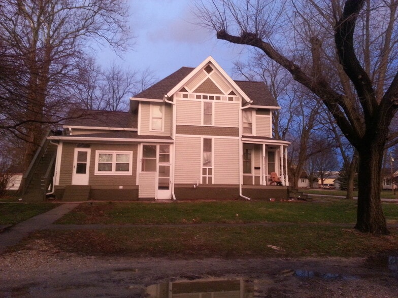 Building Photo - 700 N Main St