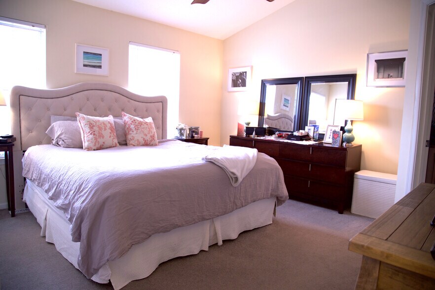 Building Photo - 6526 Medinah Ln