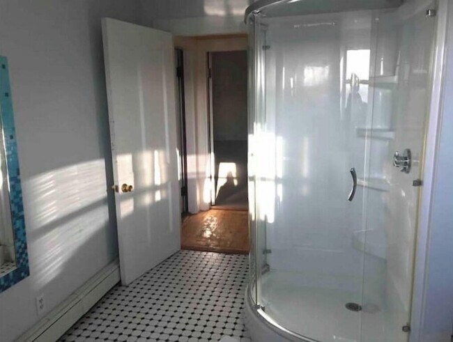 Building Photo - 318 Tappan St