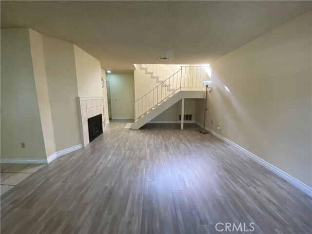 Building Photo - 1380 W 48th St