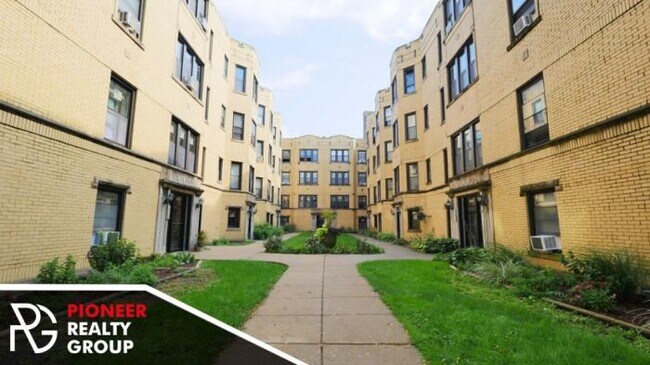 Building Photo - 1 bedroom in CHICAGO IL 60613