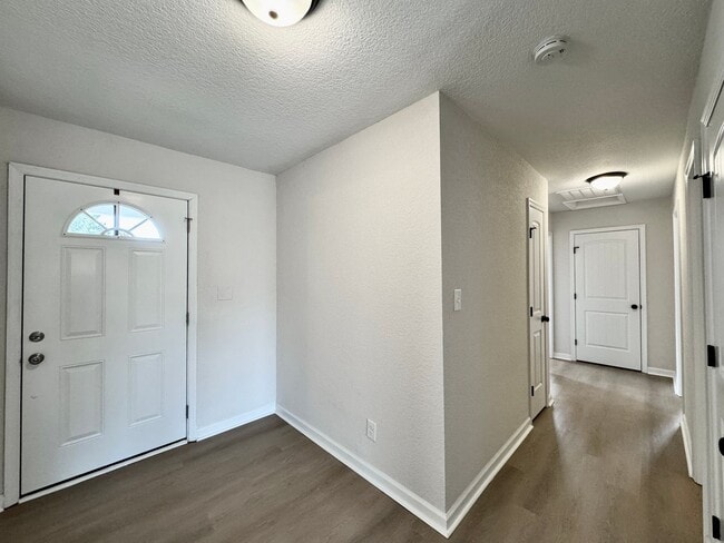 Building Photo - Fully-Renovated Ranch Home Available 03-19-26! Fenced Backyard - Pet Friendly - Washer & Dryer In...