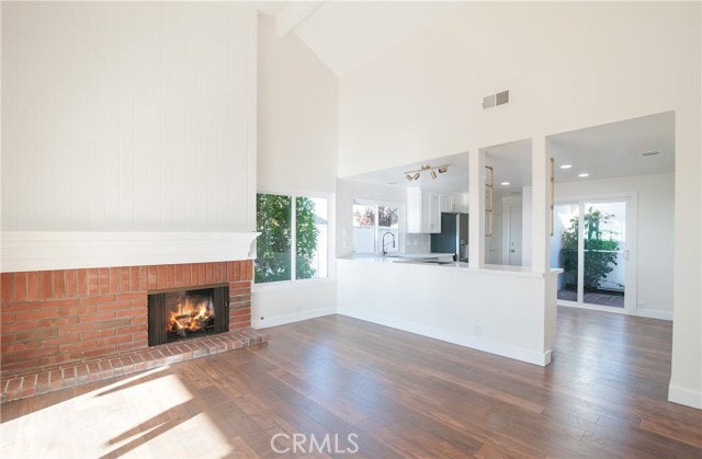 Building Photo - 30 Talmont