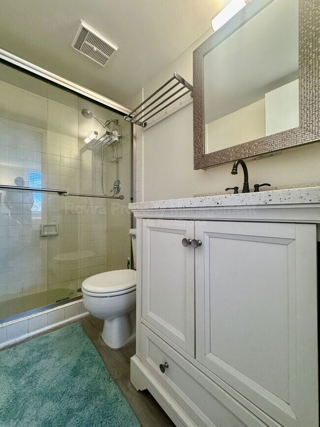 Building Photo - 1740 NW N River Dr