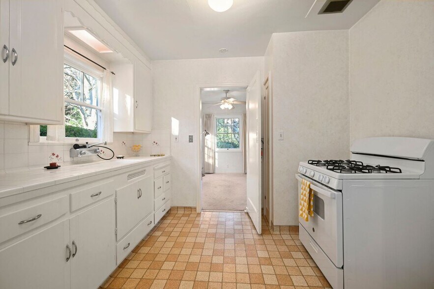 Building Photo - 4055 Marianne Dr