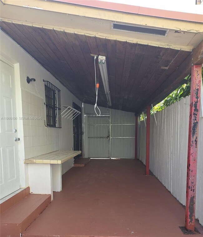 Building Photo - 2231 SW 14th St