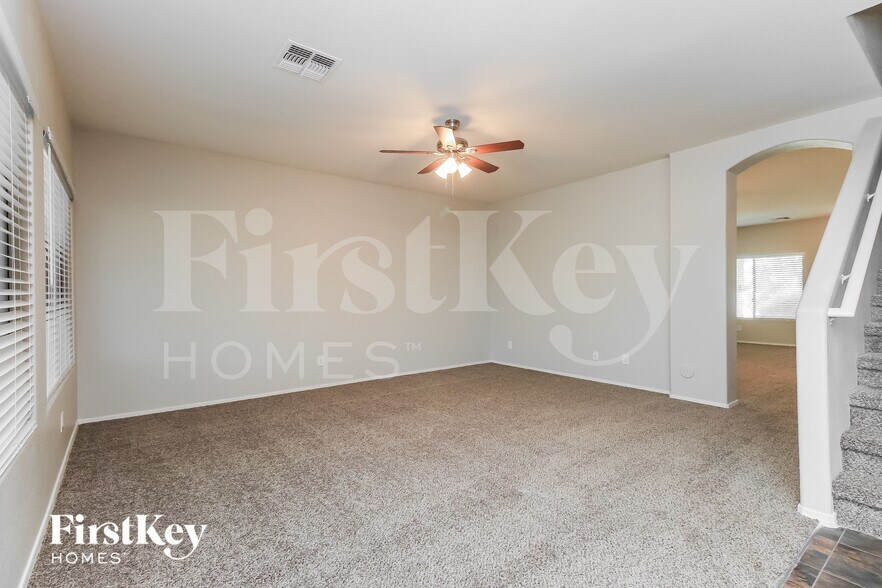 Building Photo - 617 E Payton Cir