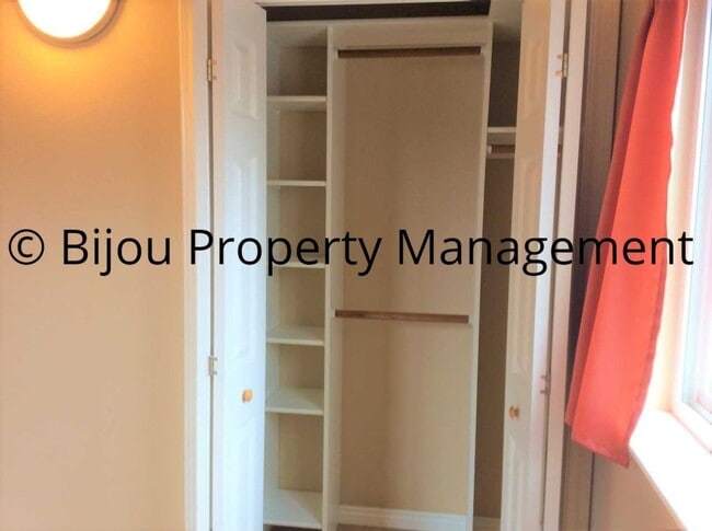 Building Photo - Nice Two Bed One Bath Home