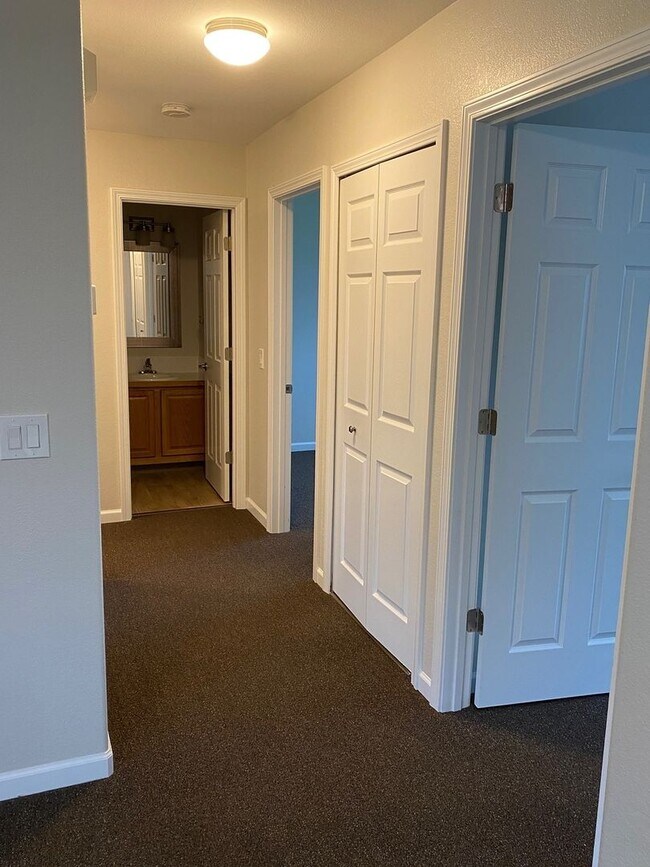 Building Photo - 1701 B Aliak Dr