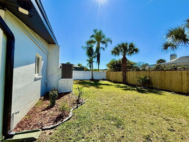 Building Photo - 3930 E Eden Roc Cir