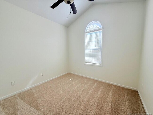 Building Photo - 352 Old Field Loop