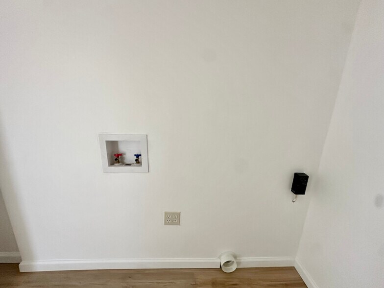 Building Photo - 114 Melini Ave