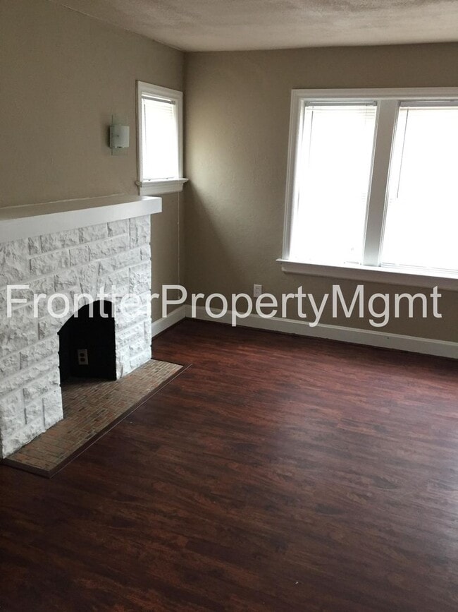 Building Photo - Recently Renovated 2 Bedroom Brick Bungalow!