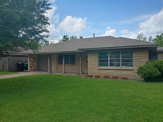 Primary Photo - 4034 McDermed Dr