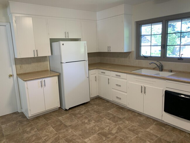 Building Photo - 280 Mt Hamilton Ave