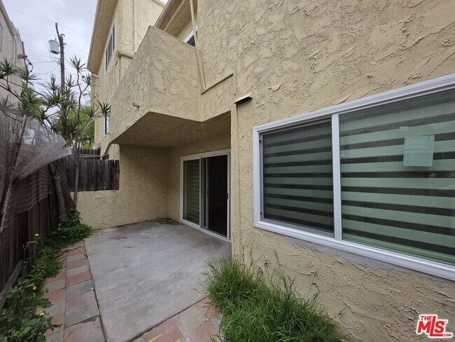 Building Photo - 517 N Francisca Ave